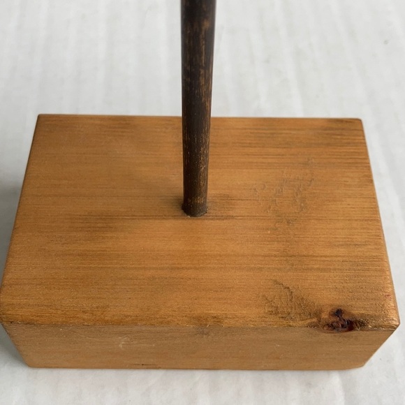 Vintage 1983 wood carved painted Santa Christmas tree on pedestal - Picture 3 of 11